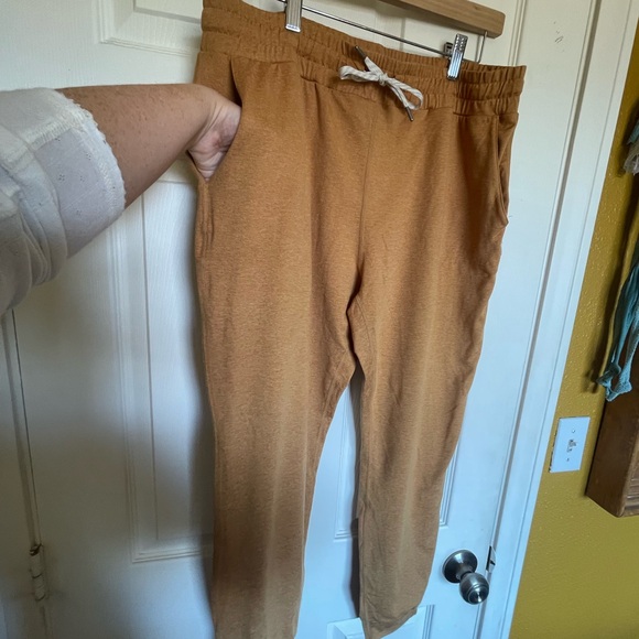 Vuori Women’s Performance DreamKnit Joggers in Flax Heather (Yellow) Sz Large - Picture 6 of 11